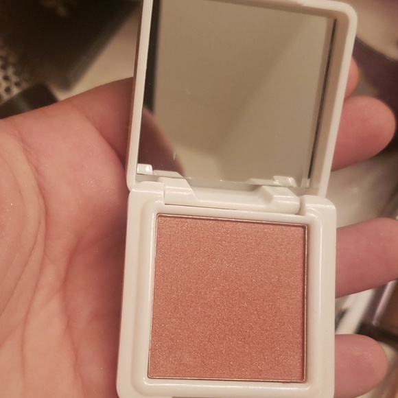 Makeup - Picture 2 of 2